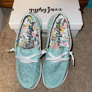 Gypsy jazz shimmer canvas slip on sneaker
